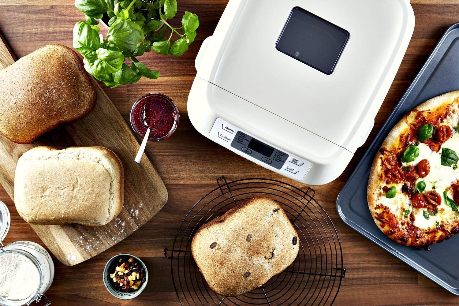 Aparat de facut paine Swan SB22110N, 550 W, Coacere intarziata, 12 Programe, Panou Digital,Capacitate 900g, Alb