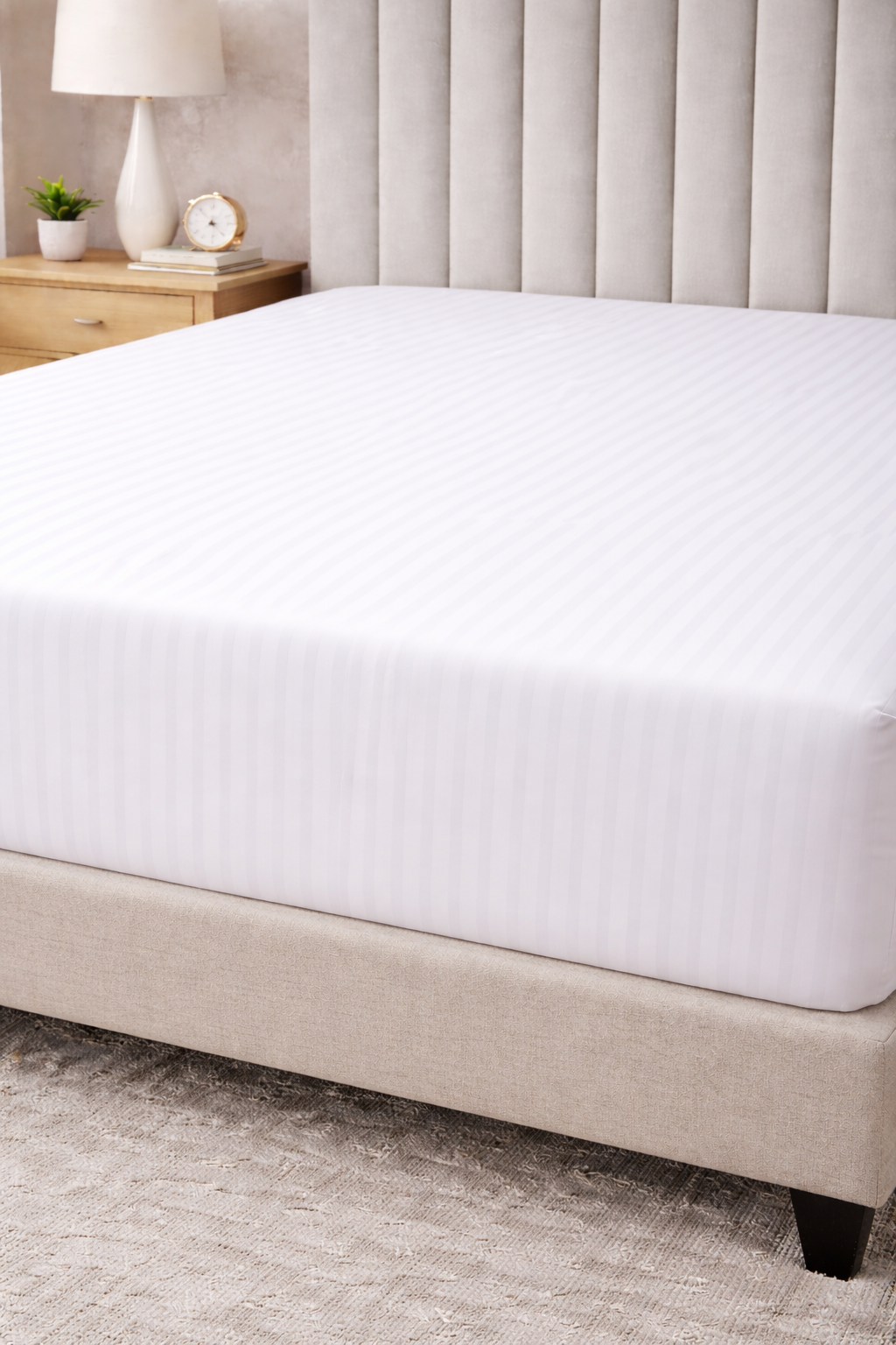 Cearceaf elastic 180x200cm Damasc Bumbac pentru confort și eleganță în HoReCa