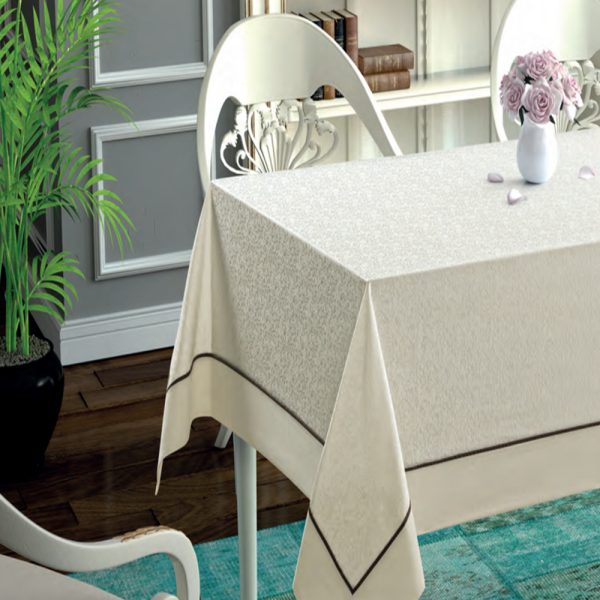Fată de masă Daisy Crem 160x220cm pentru o atmosferă elegantă acasă