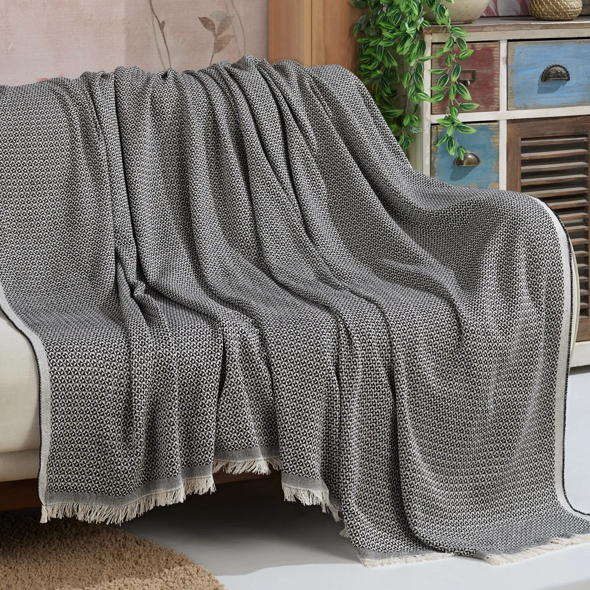 pled-canapea-cu-ciucuri-din-bumbac-Fushia-M170D-gri-170-200-cm-jpg Pled canapea bumbac Fushia gri 170x210 cm cu ciucuri - imagine 1