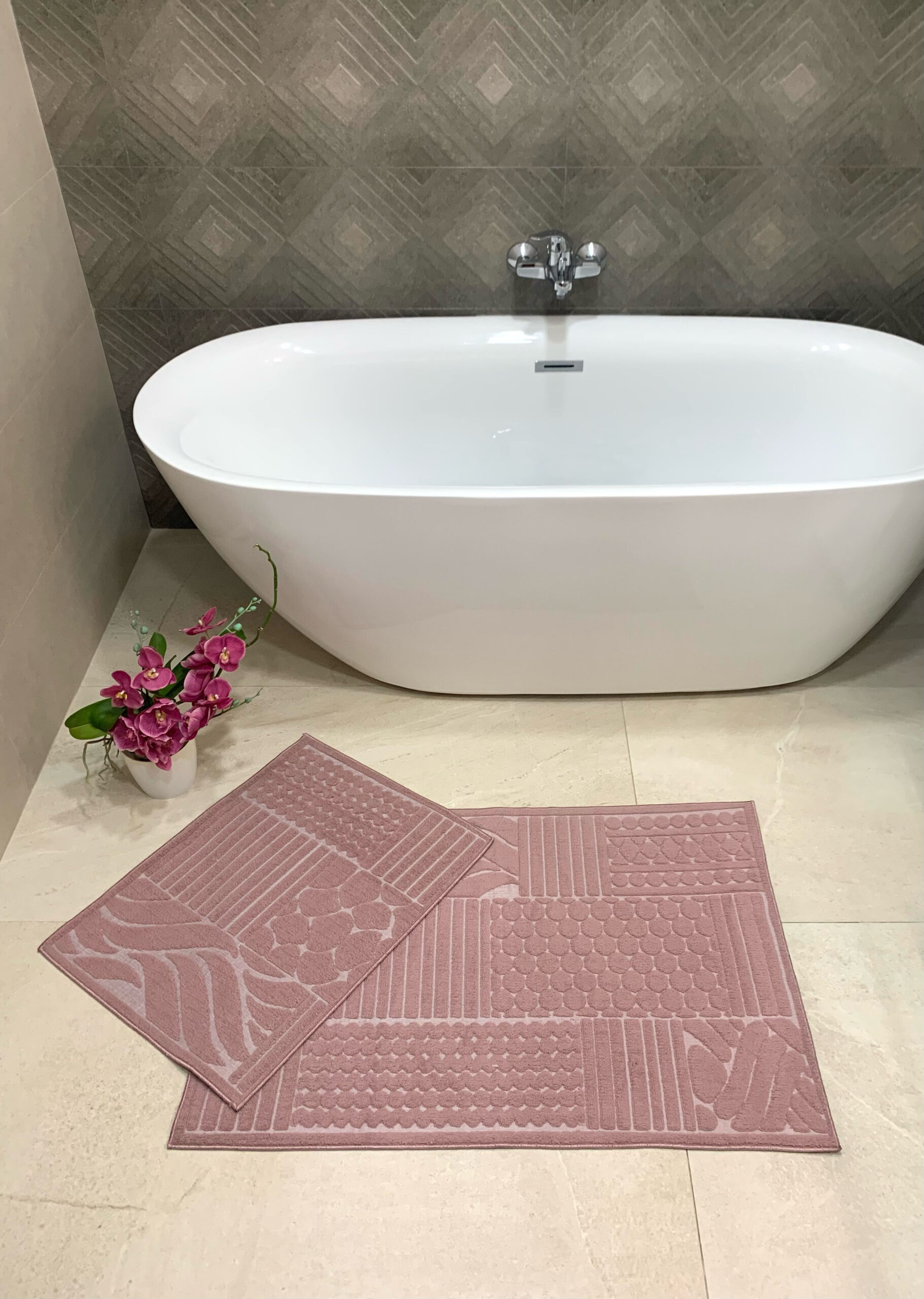 set-2-covorase-baie-bah-linii-lila-scaled Set covorase baie BAH 45x95 cm 45x60 cm linii lila 100% poliester - imagine 1