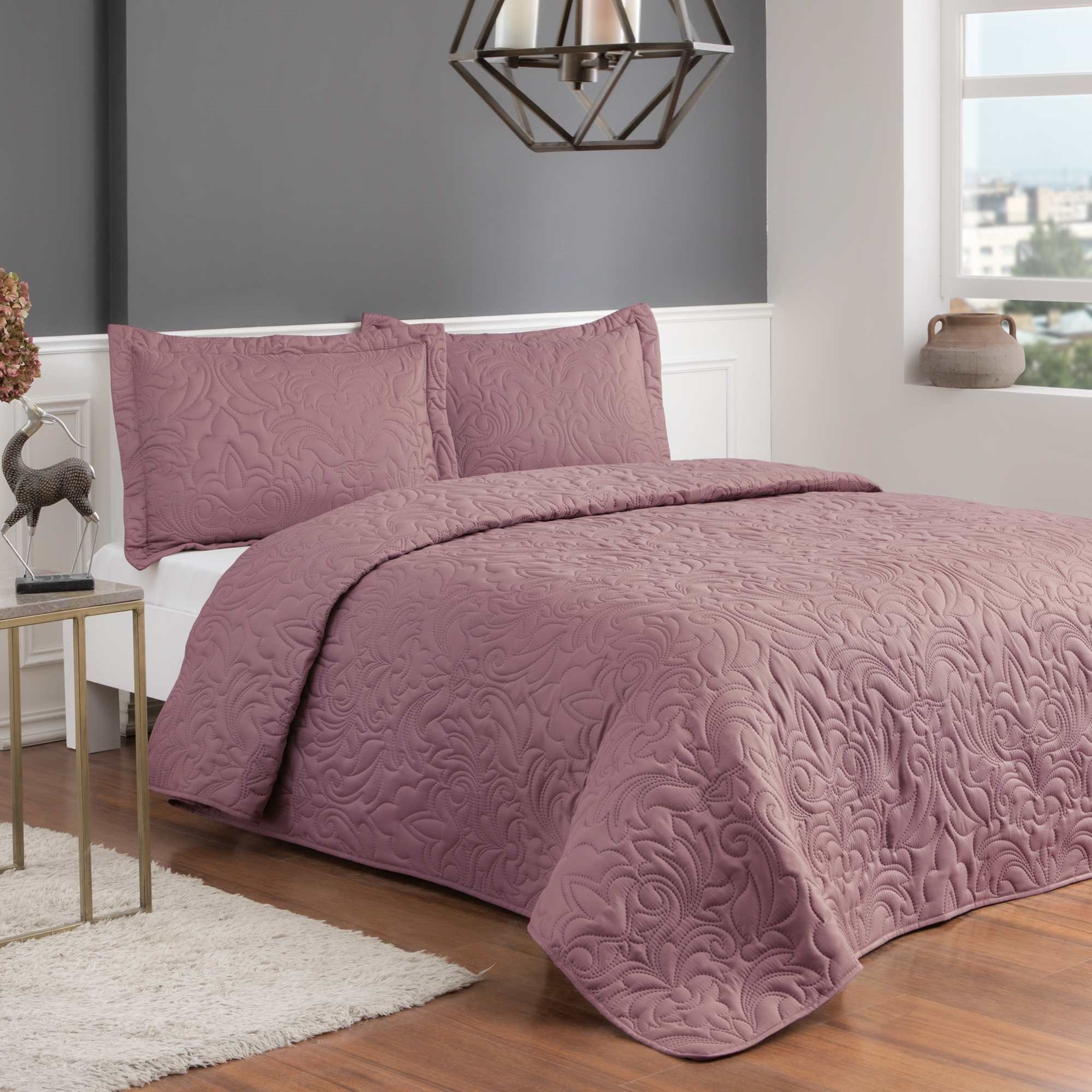 CUVERTURA-MATLASATA-GALA-PEMBE-TAC Cuvertura pat matlasata TAC DELUXE 250x260 cm pentru 2 persoane Gala pembe 100% poliester design modern - imagine 1