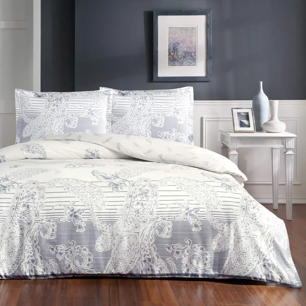 lenjerie-de-pat-paisley-indigo-TAC-bumbac-satinat-deluxe-jpg Lenjerie de pat Paisley indigo 200x220 cm Bumbac Satinat Deluxe TAC Antisifonare - imagine 1