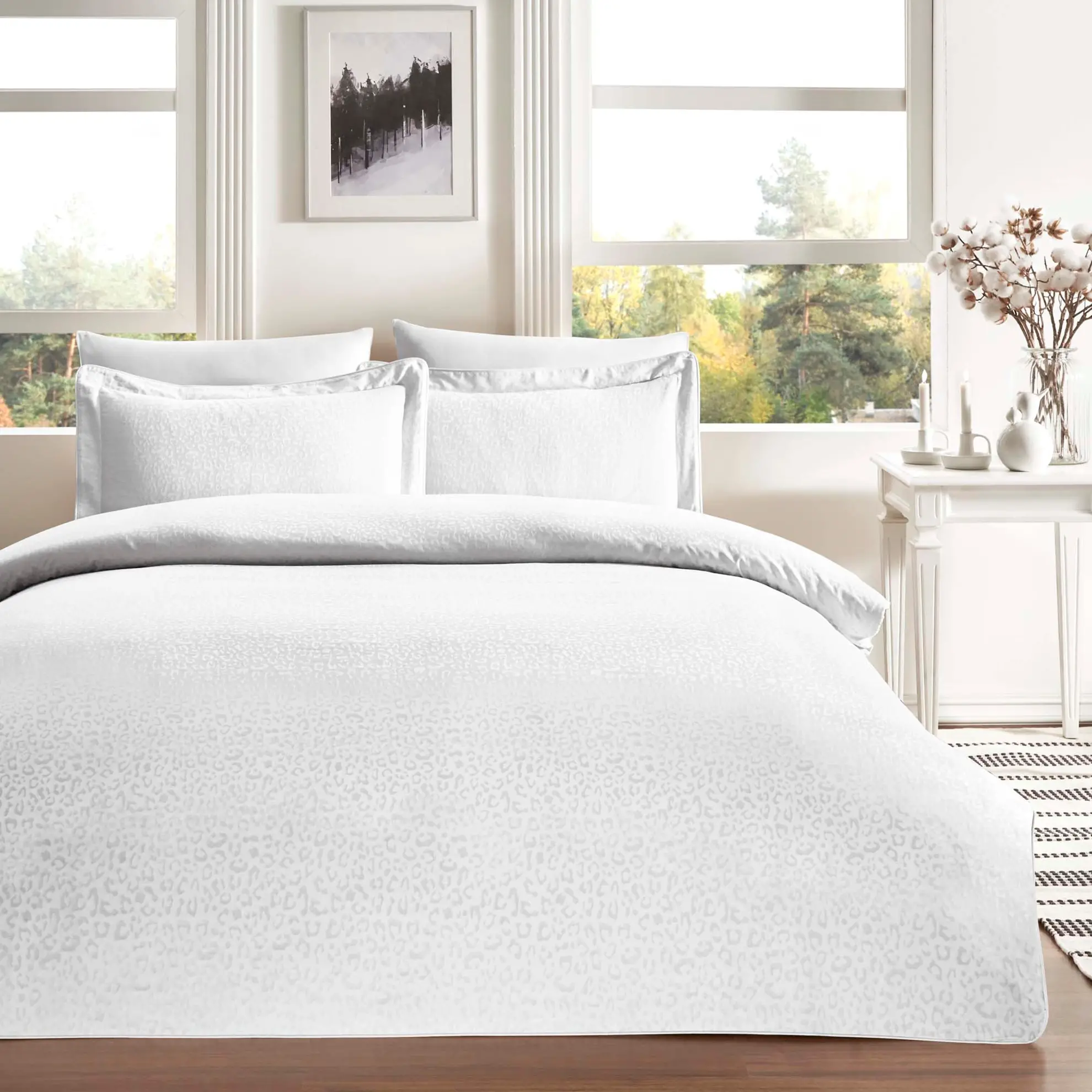 lenjerie-pat-jaquard-deluxe-leo-tac-alb-jpeg Lenjerie de pat Leo alb 100% bumbac dublu mercelizat satinat 200x220 cm TAC DELUXE - imagine 1