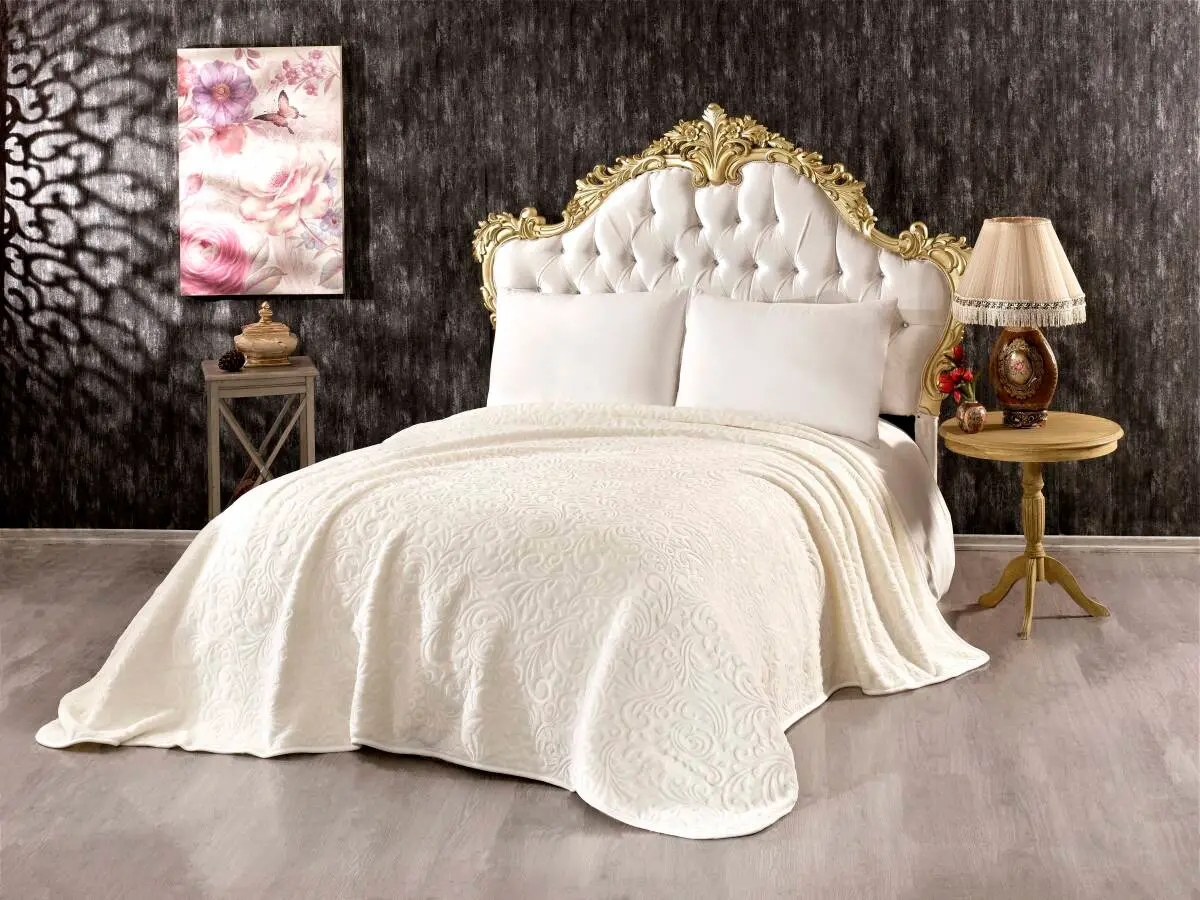 patura-cocolino-embossed-floral-ecru-200-jpg Patura Embosata Cocolino Ecru 200x220 cm din Microfleece pentru Confort si Eleganta in Dormitor - imagine 1
