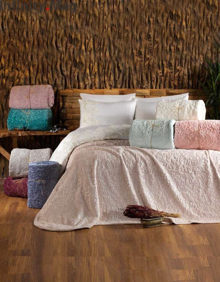 patura-cocolino-emobosata-bej-floare-1 Pătura Embosată Cocolino Roz Pudra Floral 200x220cm - Confort și Eleganță în Dormitor - imagine 1