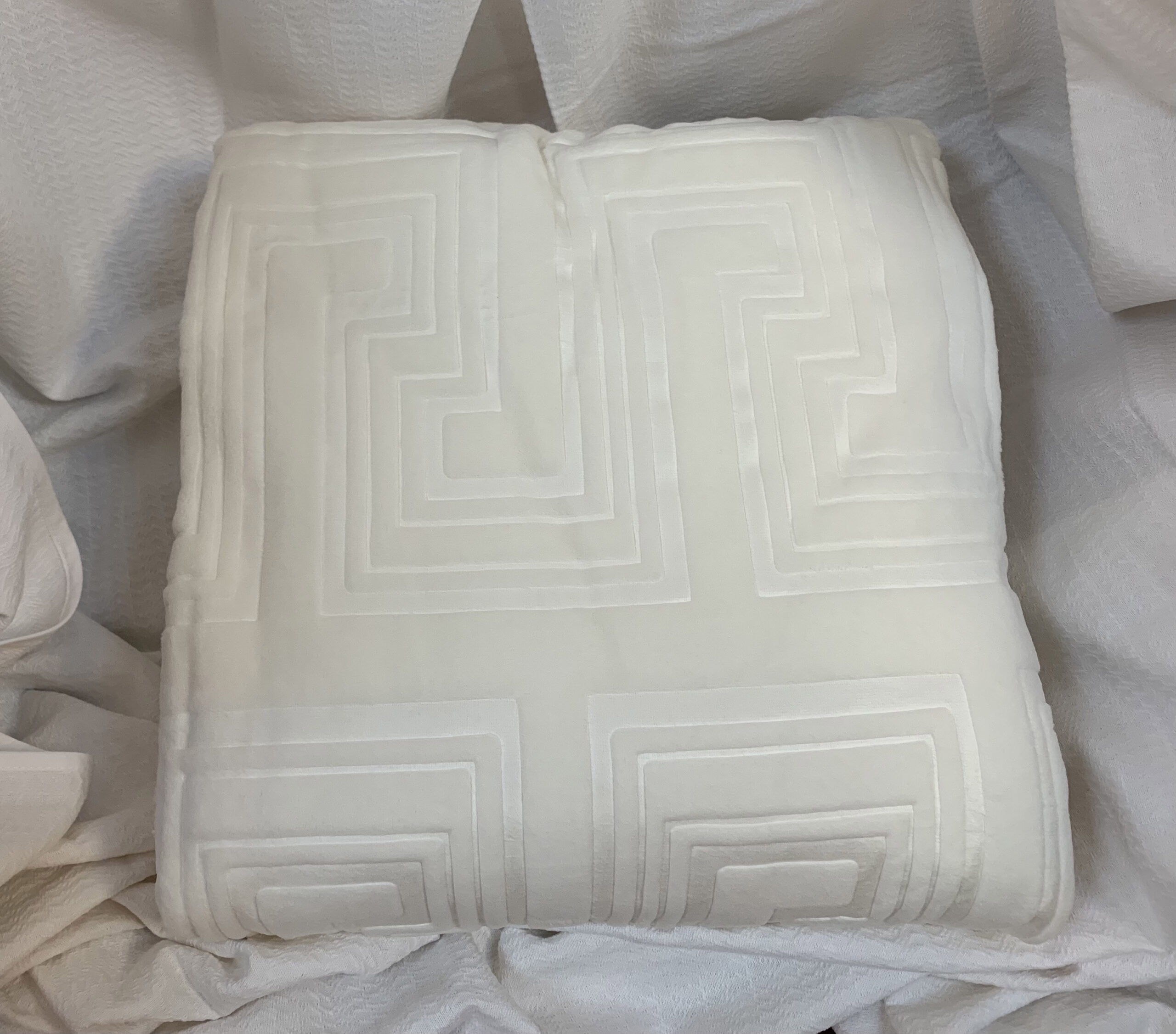 patura-cocolino-geometric-fildes-200-scaled Patura Embosata Cocolino Fildes Geometric 200x220cm Poliester pentru Dormitor Decorativ - imagine 1