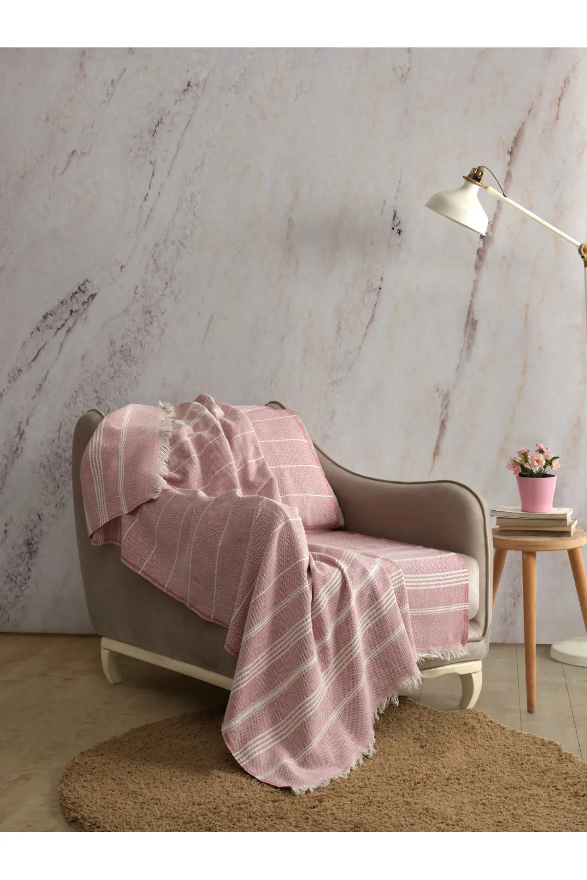 pled-sal-fotoliu-cu-ciucuri-din-bumbac-Fushia-M130B-roz-130-170-cm-2 Pled fotoliu bumbac Fushia roz 130x170 cm cu ciucuri moderni - imagine 1