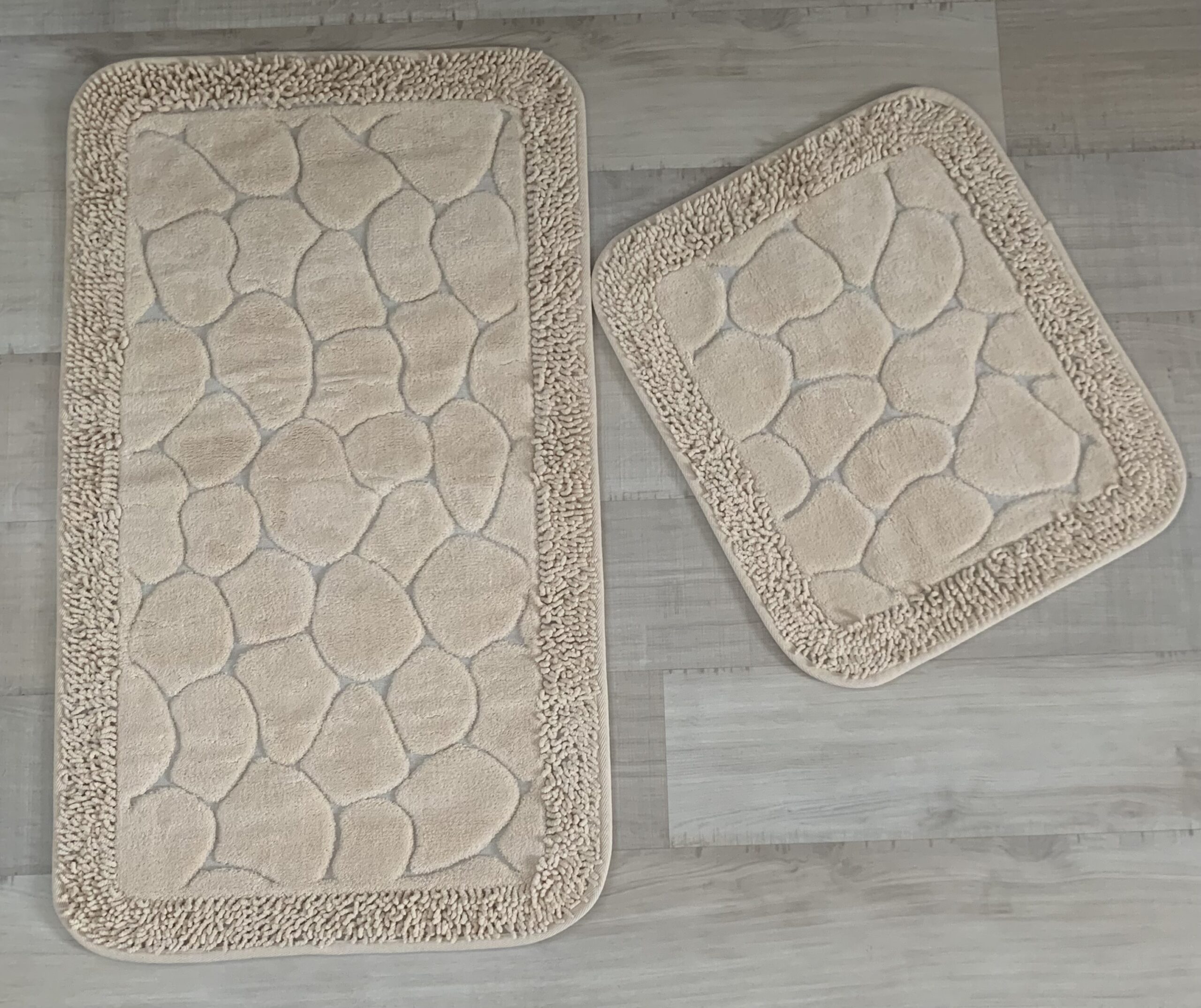 set-baie-bumbac-pietre-ciucuri-bej-tropik-scaled Set 2 covoare de baie 100% bumbac bej 50x60cm si 60x100cm cu ciucuri Tropik - imagine 1