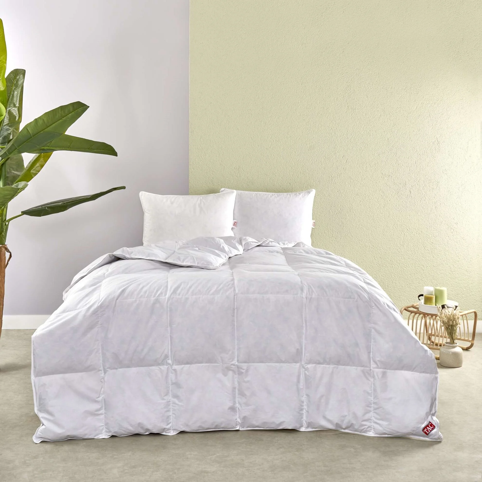 pilota-puf-si-pana-gasca-glamour-tac-din-bumbac-195x215-cm Pilota Puf și Pană de Gâscă Glamour TAC 195x215 cm Alb Bumbac 100% - imagine 1